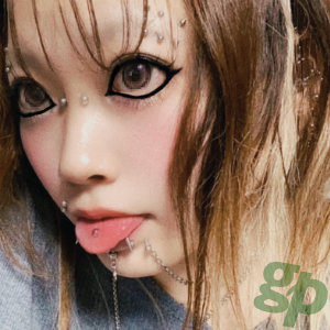 さあちあんさんの顔のボディピアス