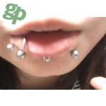 威緒ex.朔さんの口ピアス