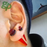 たかたんさんの耳たぶのボディピアス