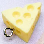 三角形の穴あきチーズ アクリルパーツ